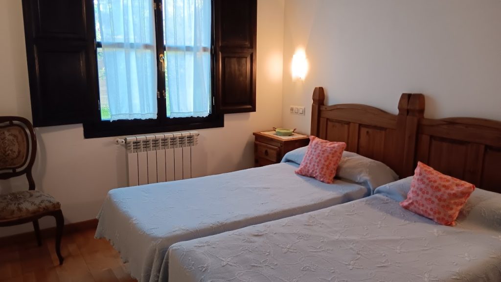 dos-camas-individuales-habitacion-jarabiega