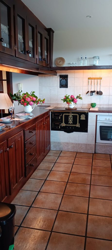 cocina-equipada-el-urogallo-casa-rural-sebreñu-ribadesella