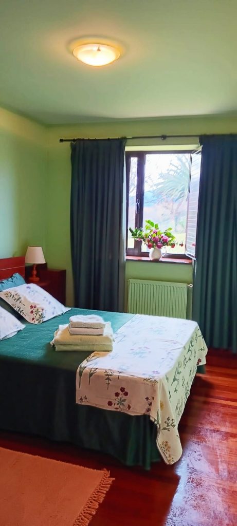 habitacion-matrimonio-el-urogallo-casa-rural-sebreñu-ribadesella