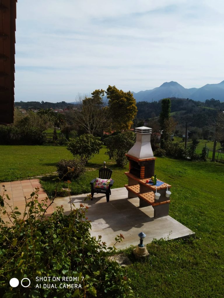 jardin-el-urogallo-casa-rural-sebreñu-ribadesella