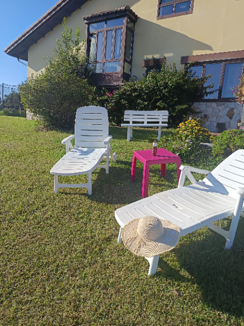 mobiliario-exterio-jardin-el-urrogallo-casa-alquier-integro-sebreñu-asturias-