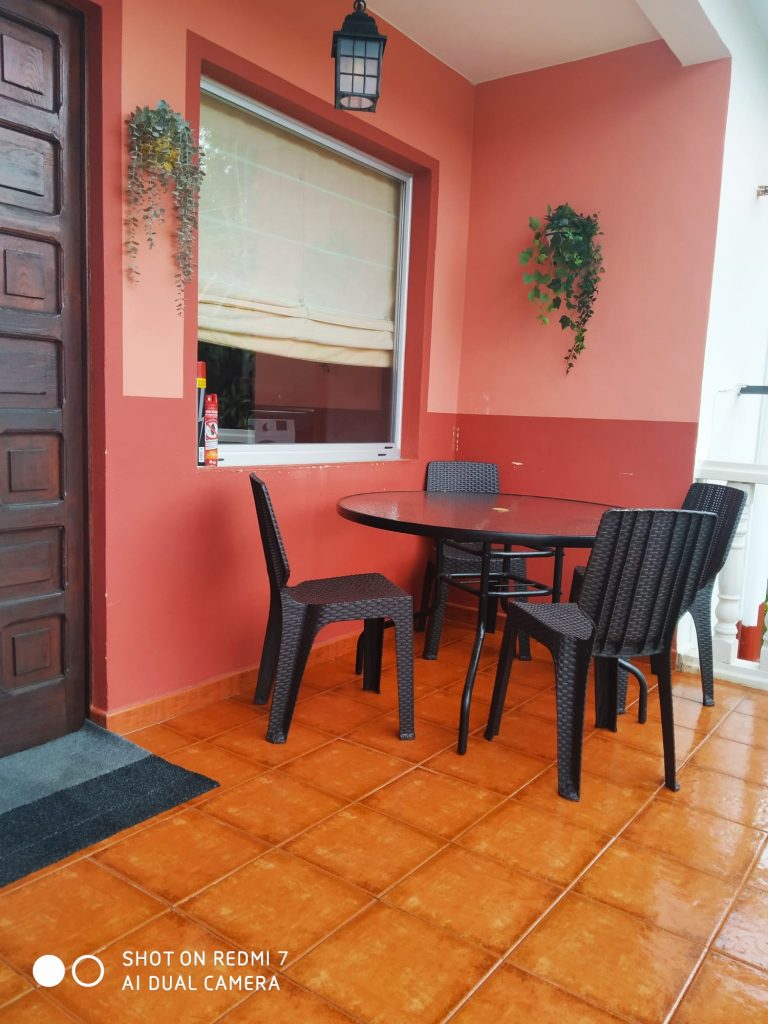 porche-casa-la-buganvilla-sebreñu